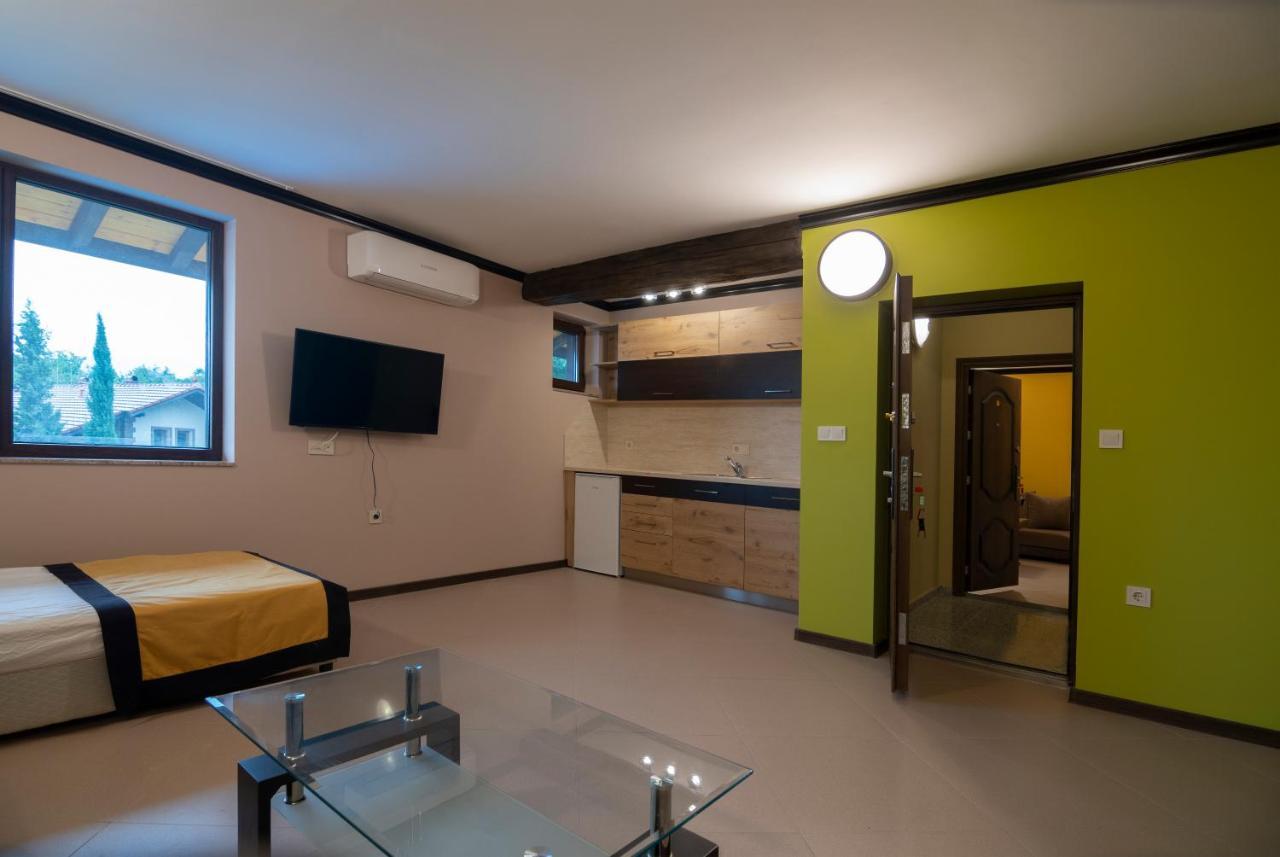 Family Hotel Bunara Brestnik エクステリア 写真
