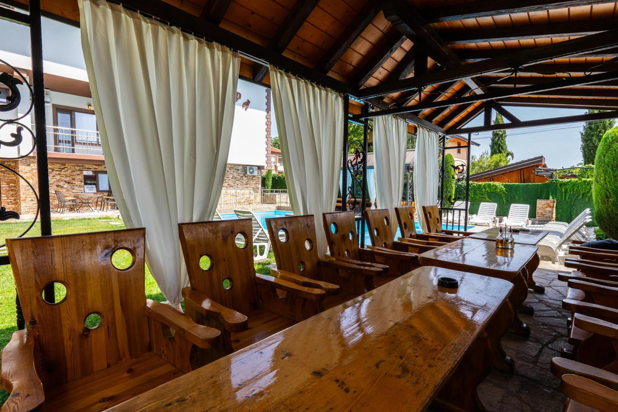 Family Hotel Bunara Brestnik エクステリア 写真